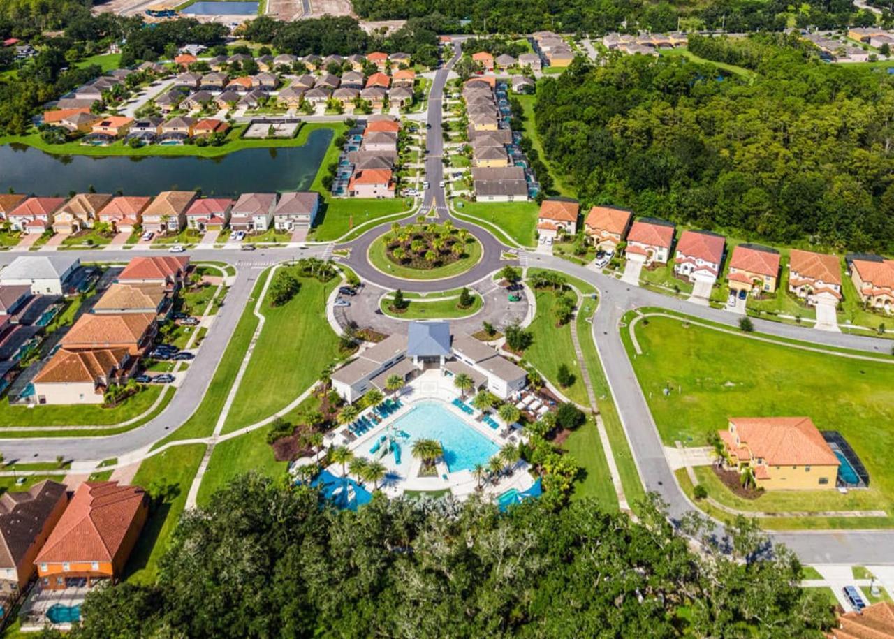Stunning 9Br Home - Family Resort With Private Pool, Hot Tub, Games Room And Bbq! Kissimmee Bagian luar foto
